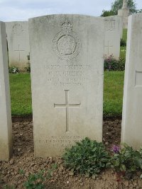 Bagneux British Cemetery Gezaincourt - Green, Charles Fredrick