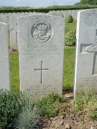 Bagneux British Cemetery Gezaincourt - Greenman, L W