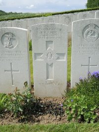 Bagneux British Cemetery Gezaincourt - Gribbin, J