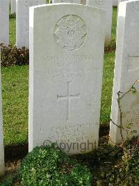 Bagneux British Cemetery Gezaincourt - Gunn, George