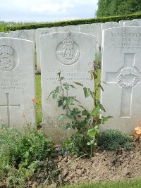 Bagneux British Cemetery Gezaincourt - Hall, Thomas George