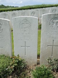 Bagneux British Cemetery Gezaincourt - Hamon, F J