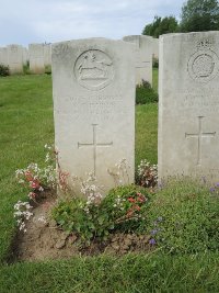 Bagneux British Cemetery Gezaincourt - Harris, Sidney Charles