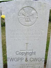 Bagneux British Cemetery Gezaincourt - Harvey, Nicholas