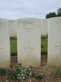 Bagneux British Cemetery Gezaincourt - Harwood, Oliver Duxbury