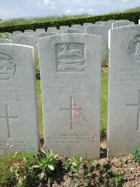 Bagneux British Cemetery Gezaincourt - Hawnt, Frederick Arnold