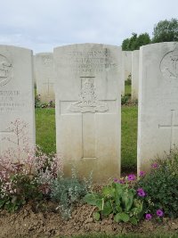 Bagneux British Cemetery Gezaincourt - Hawtin, S A