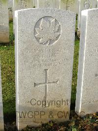 Bagneux British Cemetery Gezaincourt - Hay, A L