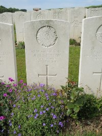 Bagneux British Cemetery Gezaincourt - Henderson, J