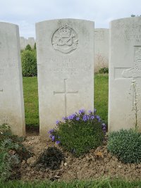 Bagneux British Cemetery Gezaincourt - Hill, George