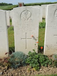 Bagneux British Cemetery Gezaincourt - Hill, H