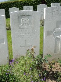 Bagneux British Cemetery Gezaincourt - Hilliard, Frederick Herbert