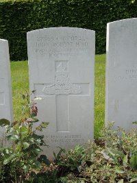 Bagneux British Cemetery Gezaincourt - Hind, John Robert