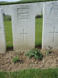 Bagneux British Cemetery Gezaincourt - Hirst, J R