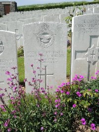 Bagneux British Cemetery Gezaincourt - Hobbs, Thomas Godwin