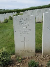 Bagneux British Cemetery Gezaincourt - Hoole, E S