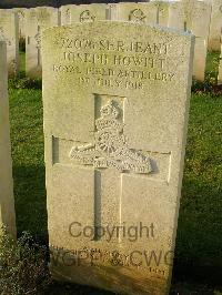 Bagneux British Cemetery Gezaincourt - Howitt, Joseph