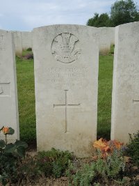 Bagneux British Cemetery Gezaincourt - Hughes, William Trevor