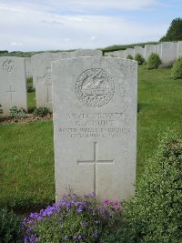 Bagneux British Cemetery Gezaincourt - Hunt, Christopher James