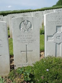 Bagneux British Cemetery Gezaincourt - Hunt, Robert William