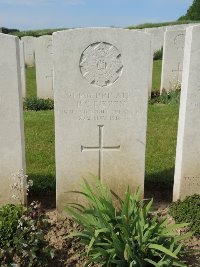 Bagneux British Cemetery Gezaincourt - Inkpen, P C