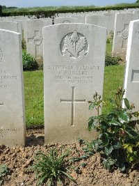 Bagneux British Cemetery Gezaincourt - Jolley, R J