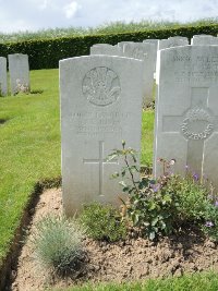 Bagneux British Cemetery Gezaincourt - Jones, J E