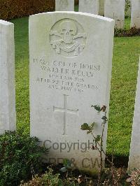 Bagneux British Cemetery Gezaincourt - Kelly, Walter