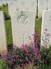 Bagneux British Cemetery Gezaincourt - Knapton, Walter George