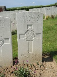 Bagneux British Cemetery Gezaincourt - Knight, Albert George