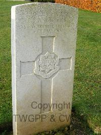 Bagneux British Cemetery Gezaincourt - Langhorne, Percy