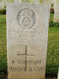 Bagneux British Cemetery Gezaincourt - Lavin, A