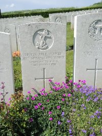 Bagneux British Cemetery Gezaincourt - Lawlor, John Edward