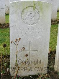 Bagneux British Cemetery Gezaincourt - Lawrence, P