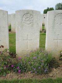 Bagneux British Cemetery Gezaincourt - Leese, A W