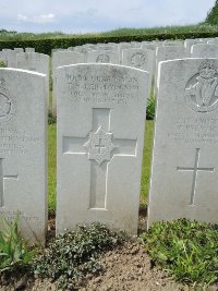 Bagneux British Cemetery Gezaincourt - Leighton, Thomas Henry