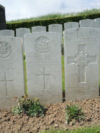 Bagneux British Cemetery Gezaincourt - Look, John Leopold