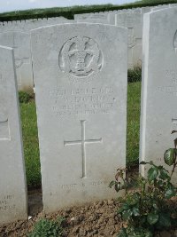 Bagneux British Cemetery Gezaincourt - Lovejoy, T W