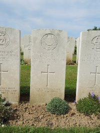 Bagneux British Cemetery Gezaincourt - Lovett, Harry Frederic