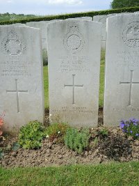 Bagneux British Cemetery Gezaincourt - Lyons, Fredrick James