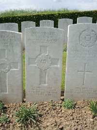 Bagneux British Cemetery Gezaincourt - Lyons, T M