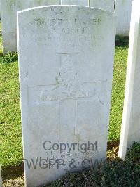 Bagneux British Cemetery Gezaincourt - MacE, Alan