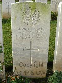 Bagneux British Cemetery Gezaincourt - MacKenzie, R