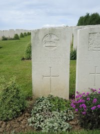 Bagneux British Cemetery Gezaincourt - Maddock, G C W