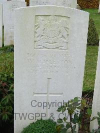 Bagneux British Cemetery Gezaincourt - Mapleston, W