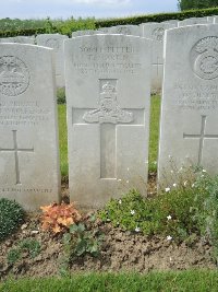 Bagneux British Cemetery Gezaincourt - Martin, T