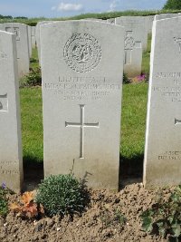 Bagneux British Cemetery Gezaincourt - McNicol, James Percival