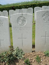 Bagneux British Cemetery Gezaincourt - Milburn, William John