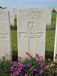 Bagneux British Cemetery Gezaincourt - Miles, W L W