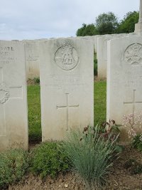 Bagneux British Cemetery Gezaincourt - Miller, W